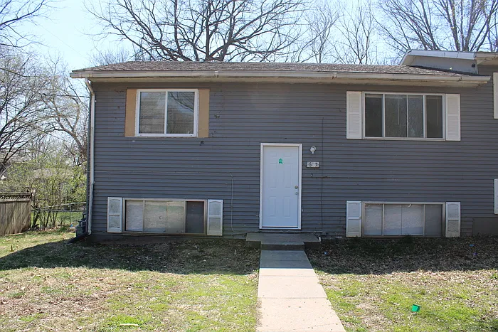 4 bed, 2.0 bath, $1,275 — Photo 1
