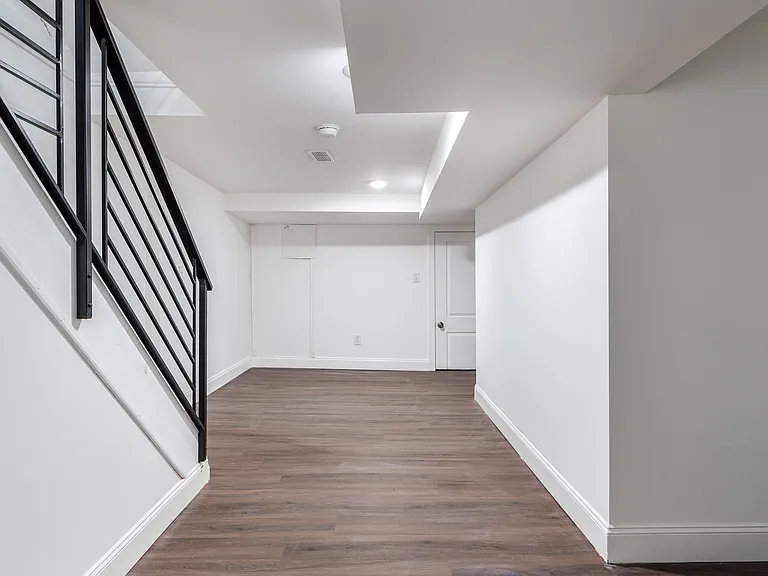 1540 N Hollywood St — Photo 17