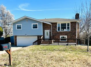 617 Rockledge Dr, Junction City, KS 66441