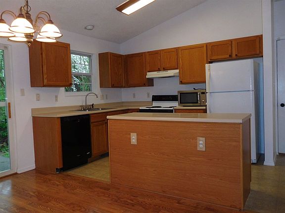 4th image of 2211 S Laurelwood Cir