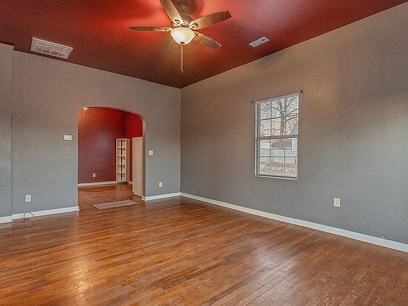 4th image of 1101 Oak St