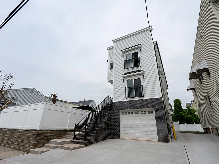 704 Warren St #1 — Photo 1
