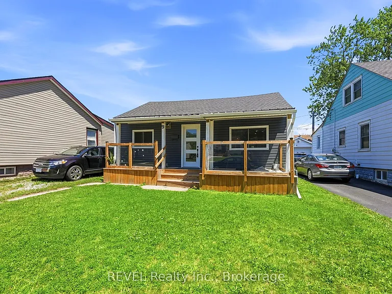 9 McNaughton Rd — Photo 2