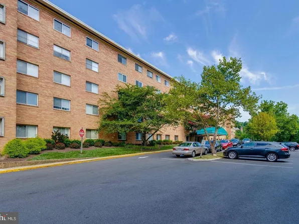 750 S Dickerson St APT 402, Arlington, VA 22204