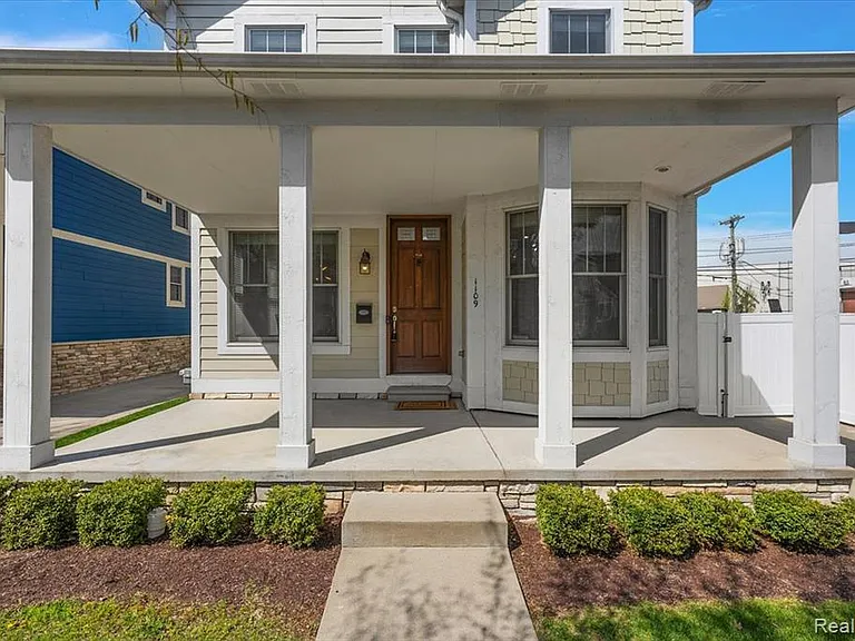 1109 Bennaville Ave — Photo 3