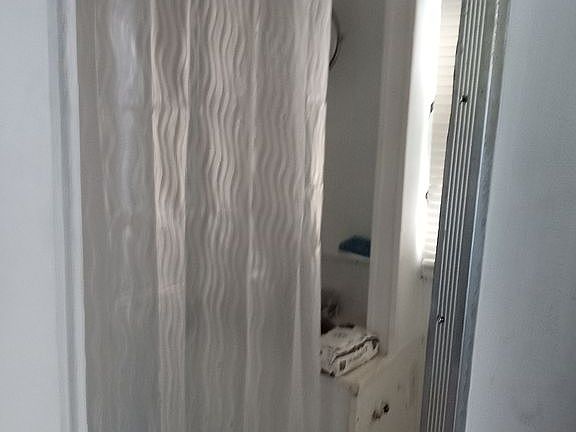 4th image of 230 Hanse Ave