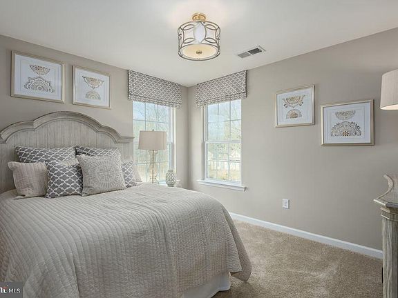 3rd image of 1341 Darling Dr