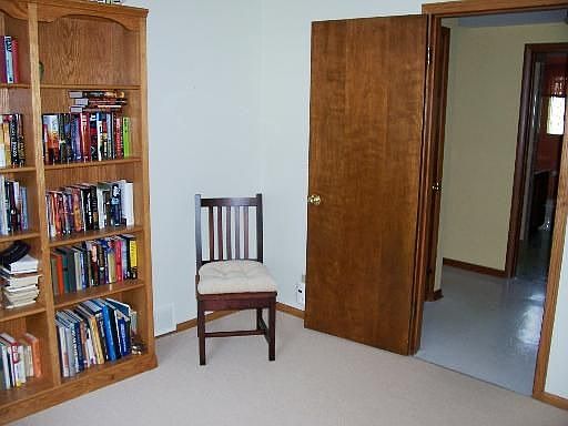 5th image of 383 Patricia Dr