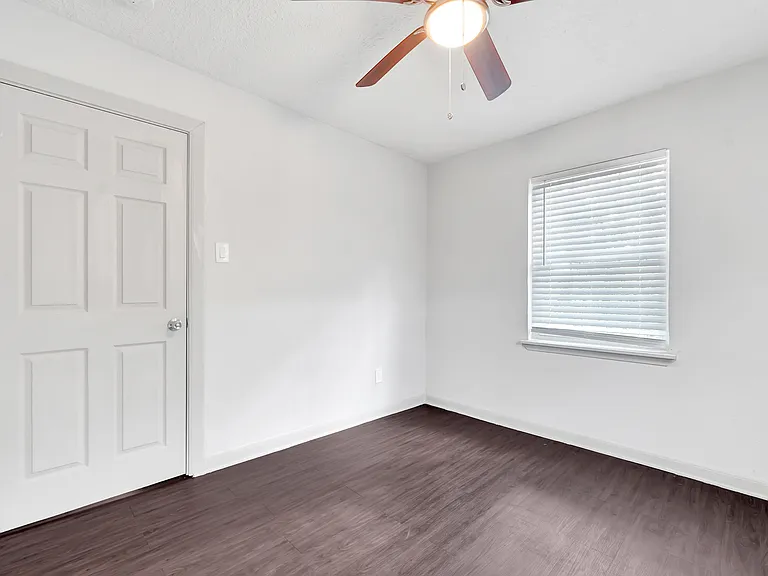 2503 Delano St — Photo 15