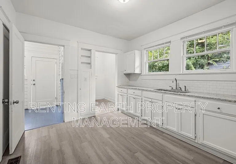 1136 15th St SW — Photo 17