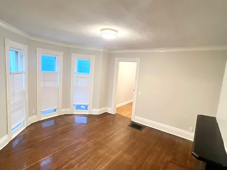 497 Averill Ave — Photo 5