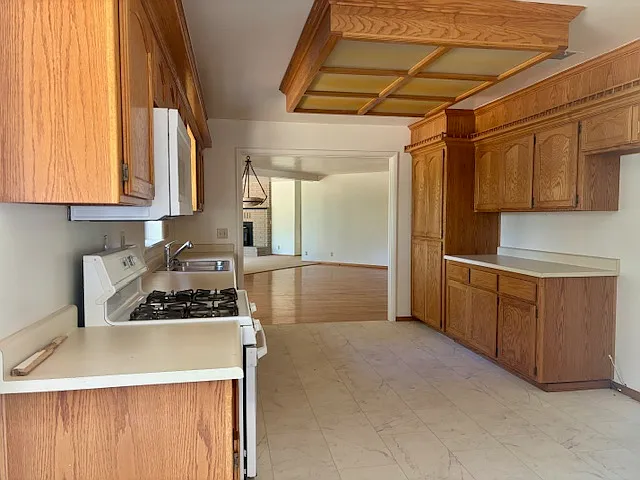 1900 Meadowbrook Dr — Photo 7