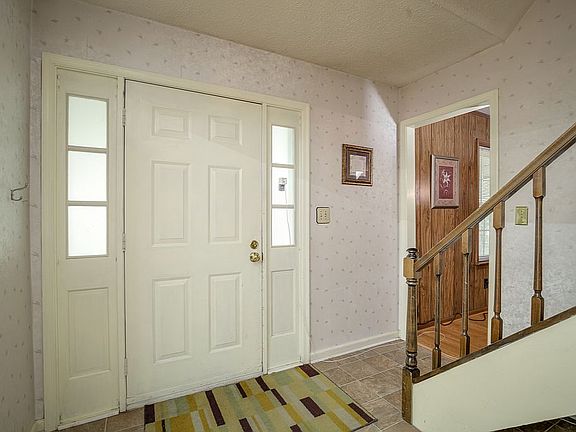4th image of 756 Pine Lake Dr