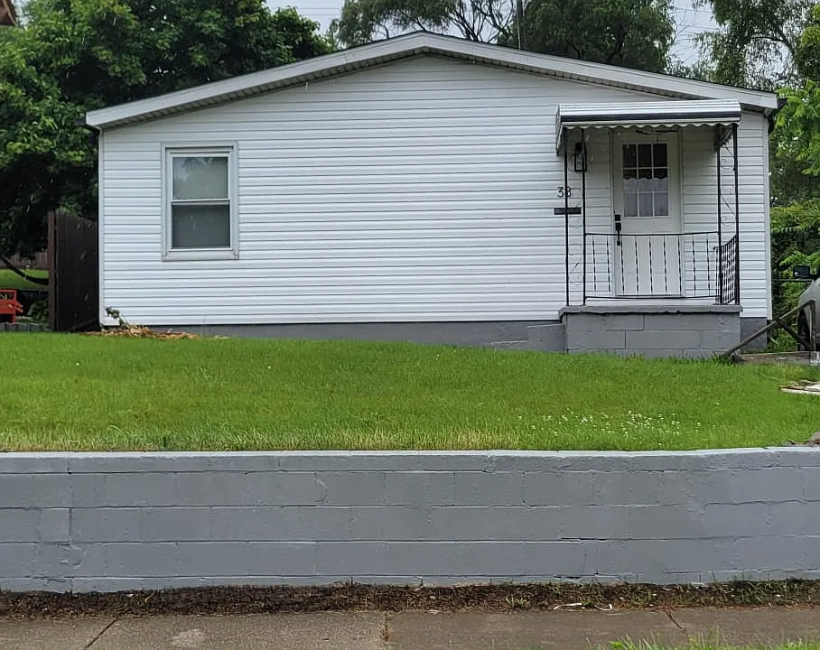 38 Earlmoor Blvd