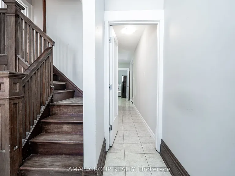 25 Spadina Ave #UPPER — Photo 3