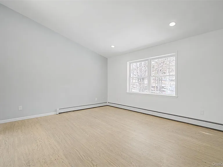 25 Clinton St — Photo 8