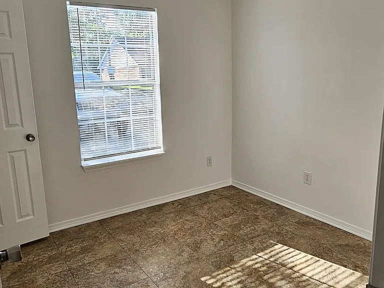 10125 Fournier Ave #B — Photo 7