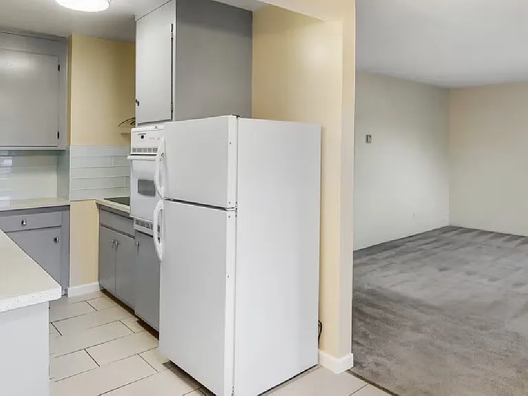 89 Dutton Ave #C — Photo 1