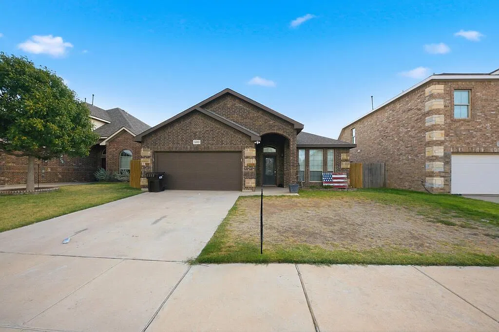 4 bed, 2.0 bath, 2039 sqft, $2,850 — Photo 1
