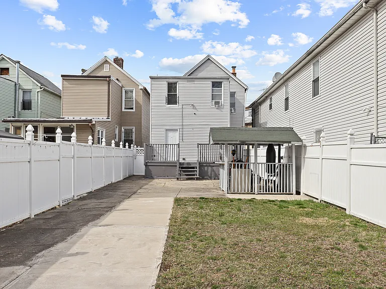 16 Hinsdale Pl — Photo 14