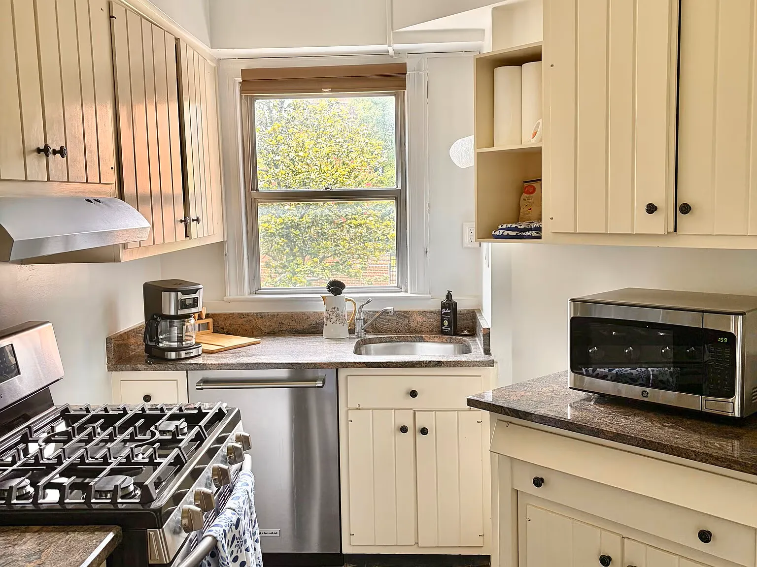2 bed, 1150 sqft, $4,500 — Photo 4