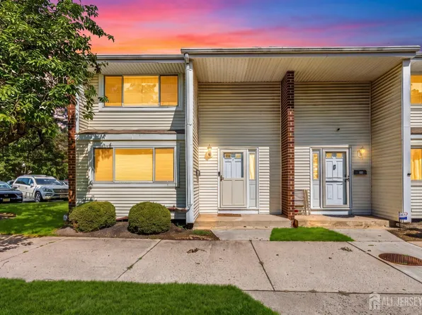 1 Quincy Cir, Dayton, NJ 08810