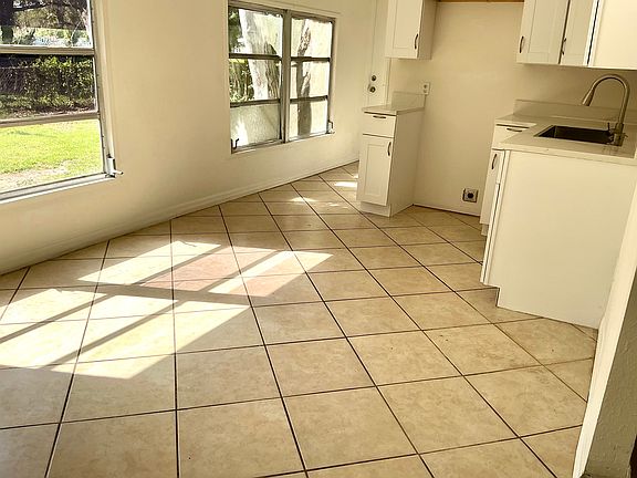 5th image of 3495 Forest Dr