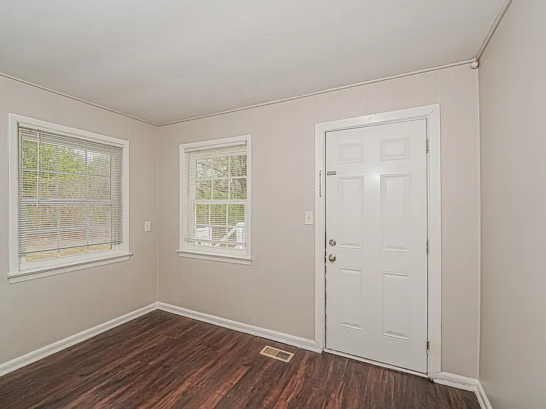 1116 Hayes Rd — Photo 7