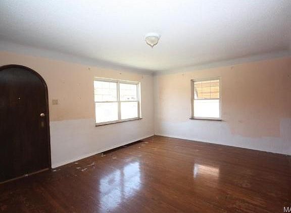 2nd image of 311 Geneva Dr