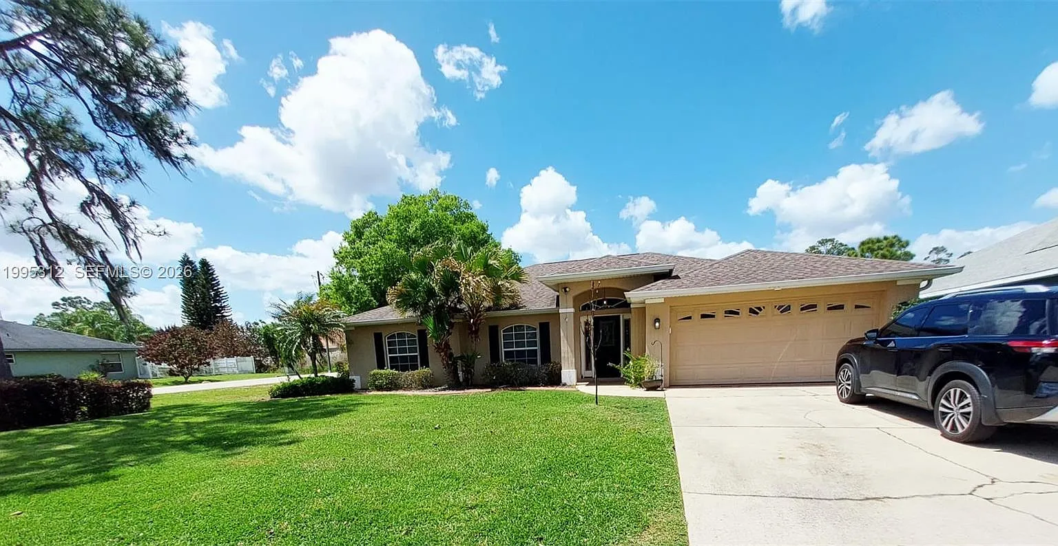3 bed, 2.0 bath, 1796 sqft, $2,100 — Photo 2