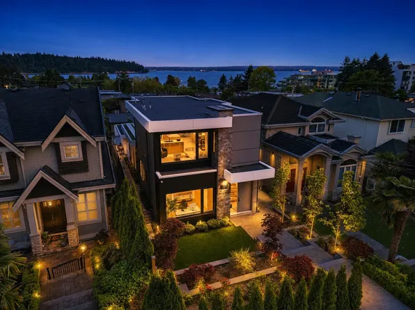 1236 Duchess Ave, West Vancouver, BC V7T 1H4