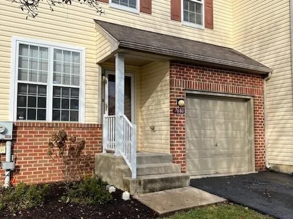 7680 Cross Creek Cir S, Breinigsville, PA 18031