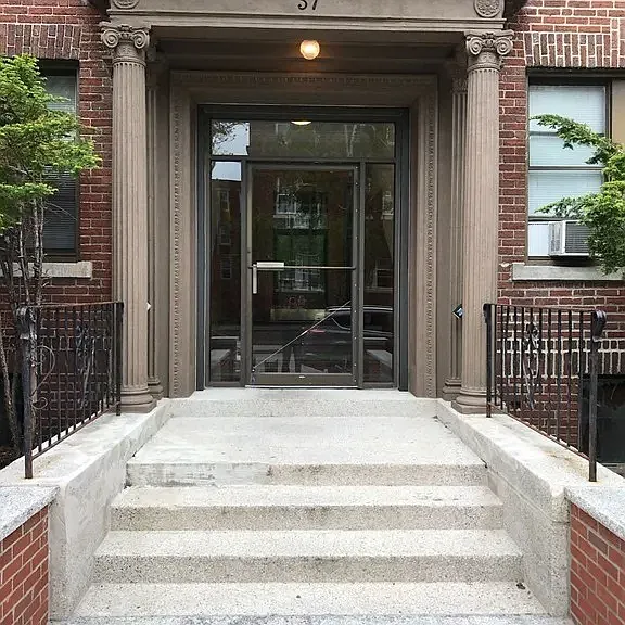 37 Park Vale Ave #4 — Photo 1