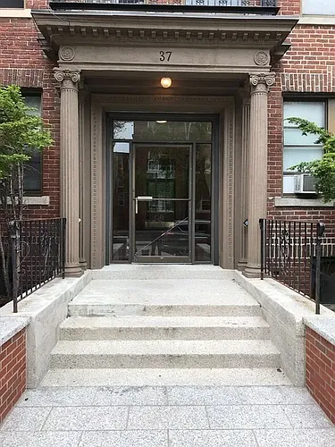37 Park Vale Ave #4 Photo 1