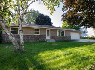 232 Manor Dr, Fredonia, WI 53021