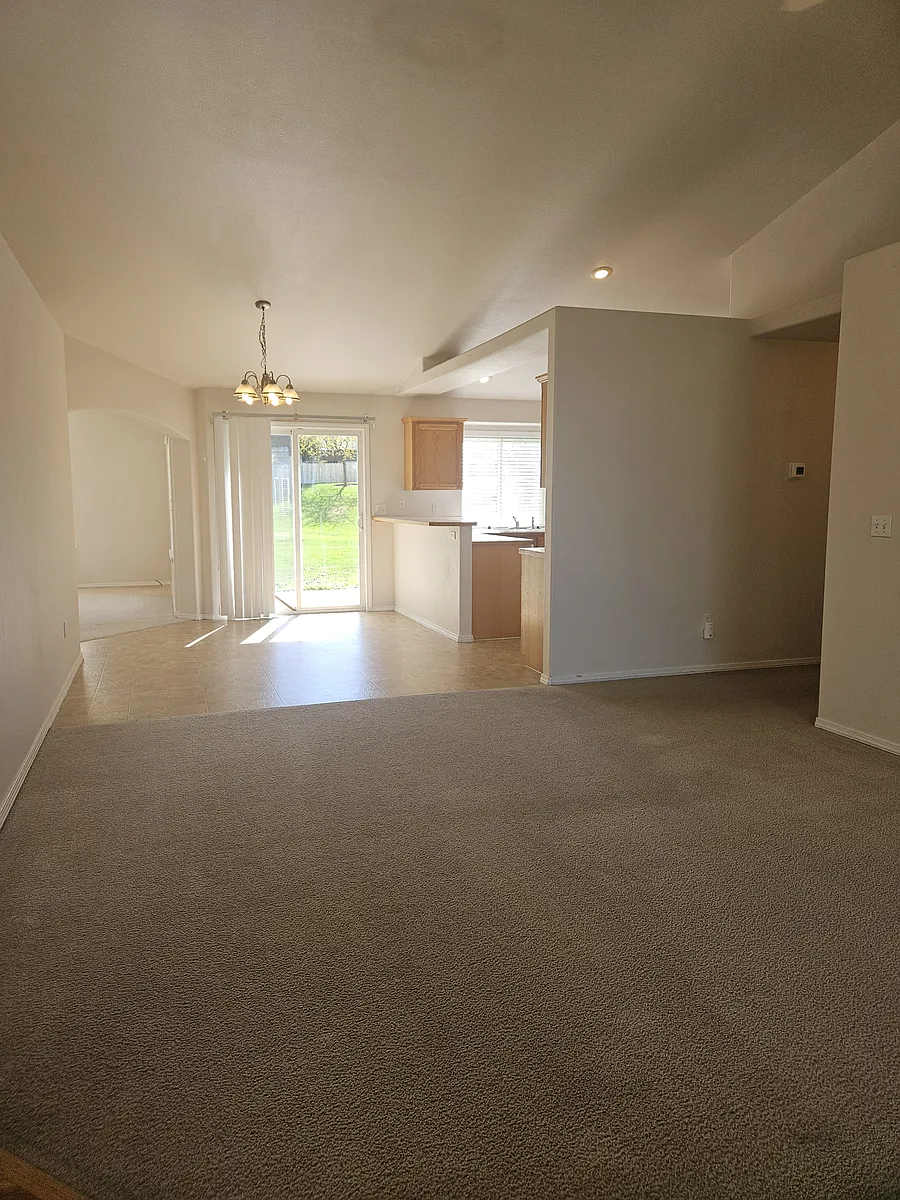 Building Photo - 6086 S Guitar Ave