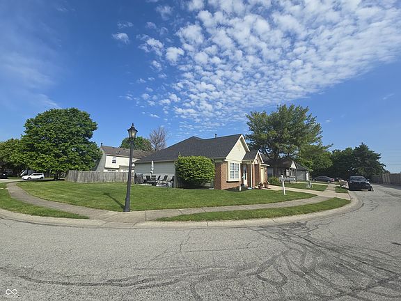 3rd image of 9979 Waterside Dr