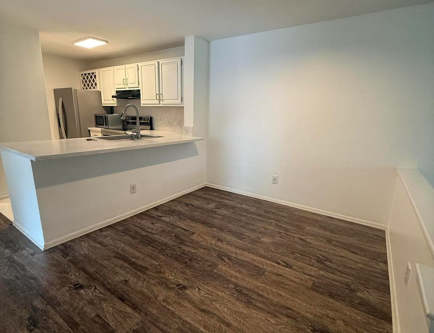 2 bed, 2.0 bath, 989 sqft, $2,350 — Photo 2