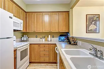2 bed, 848 sqft, $1,795 — Photo 2