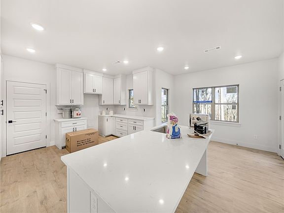 5th image of 4 Dundonald Ln