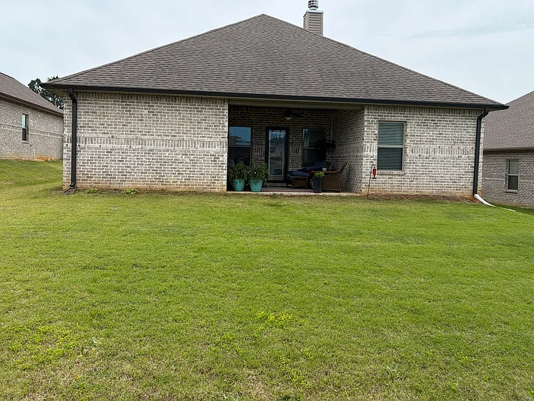 2412 Celia Ct SW — Photo 4