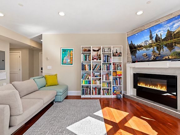 4th image of 32 Gilson Rd Unit 16