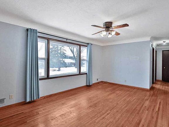 4th image of 2720 Longview Dr