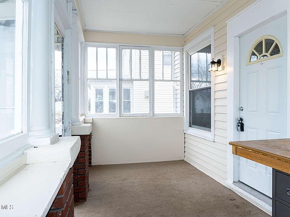 3rd image of 37 Chiswell Street