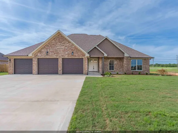 182 E Wynchase Dr, Muscle Shoals, AL 35661