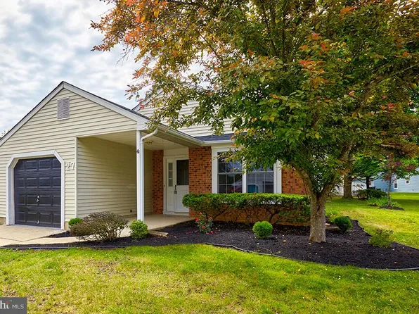 27 Kelly Dr, Deptford, NJ 08096