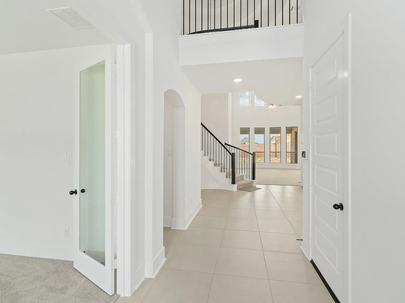 4 bed, 3.5 bath, 3137 sqft, $3,700 — Photo 4
