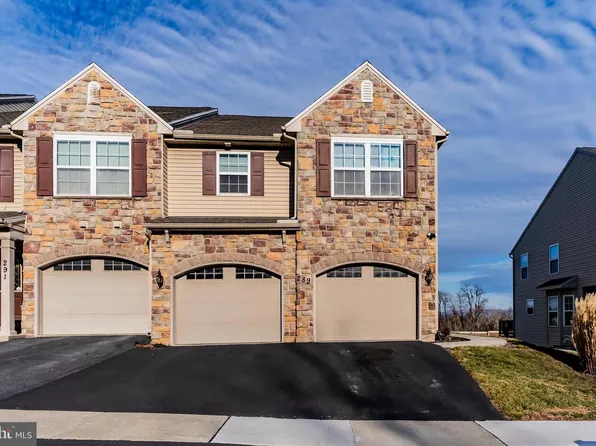 289 Fieldstone Ct #94, New Cumberland, PA 17070