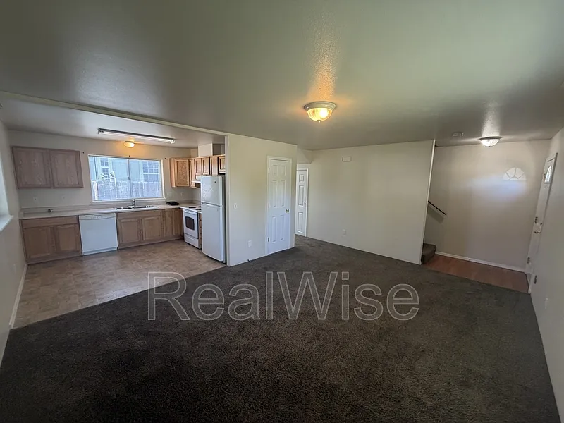 2 bed, 2.5 bath, 1080 sqft, $1,395 — Photo 2