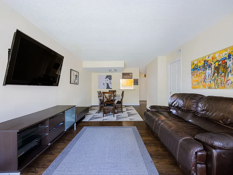 9365 Fontainebleau Blvd — Photo 16